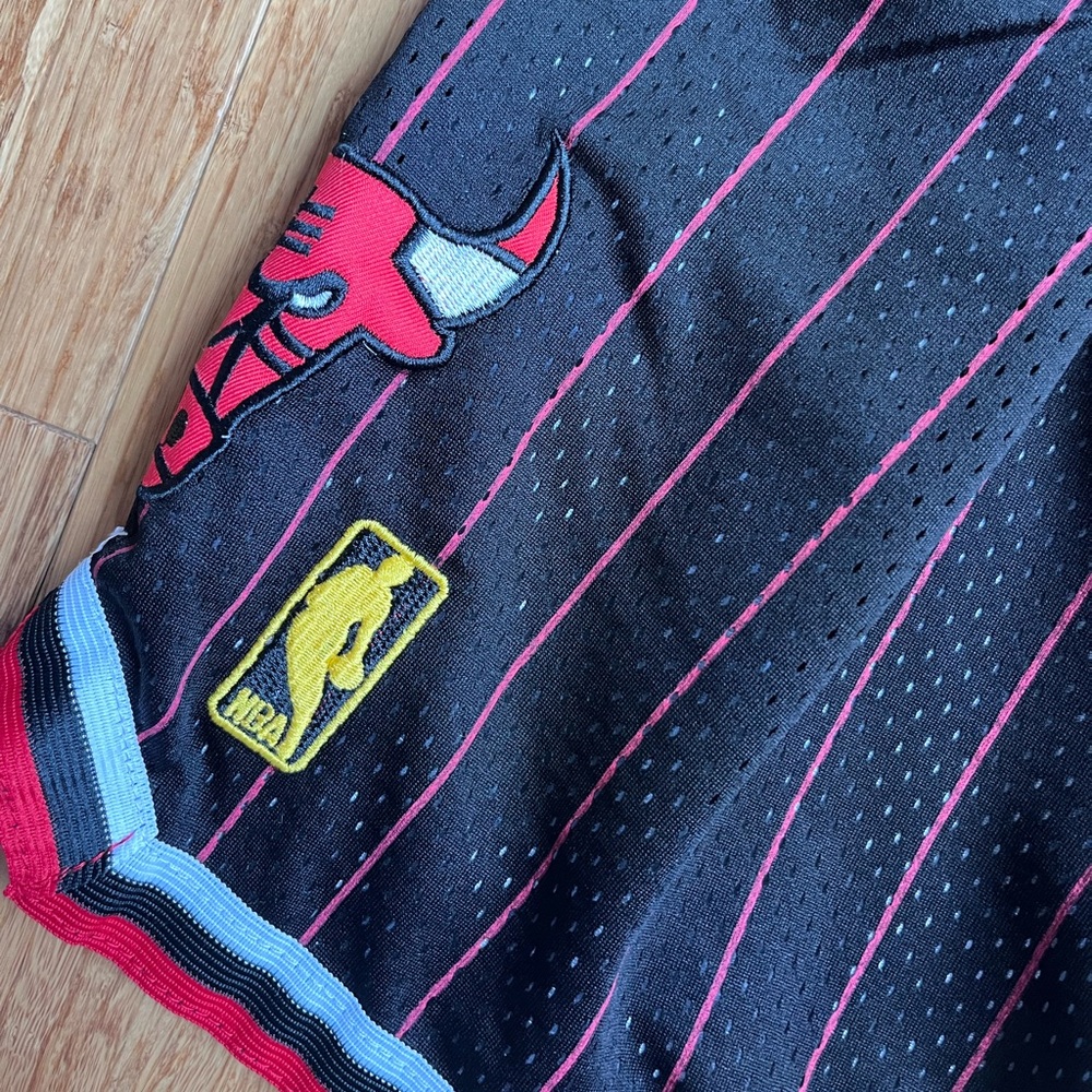Just Don H. C. Chicago Bulls Basketball Shorts Size Large 1610 - Picture 4 of 5